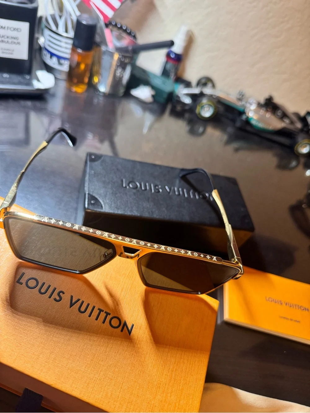 Louis Vuitton evidence sunglasses